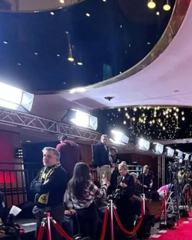 Photographers lining a red carpet
